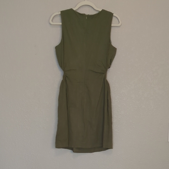 Lillusory green knee-length sleeveless tank dress with side cut outs - Picture 5 of 8